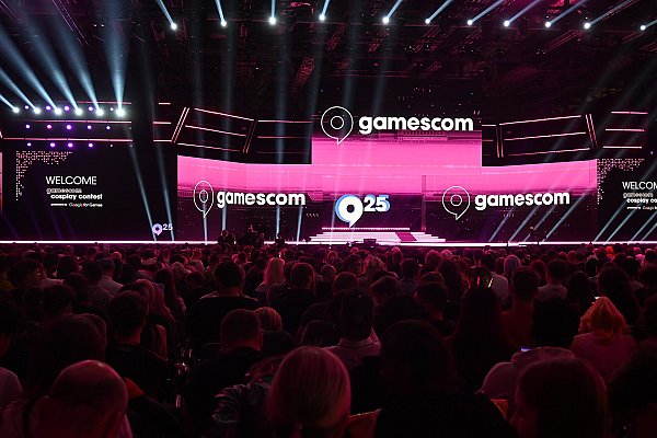 Главная сцена конкурса косплея на Gamescom
