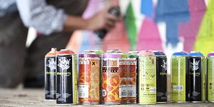 Аэрограф или баллончик: что дешевле покрасить костюм и где разница видна