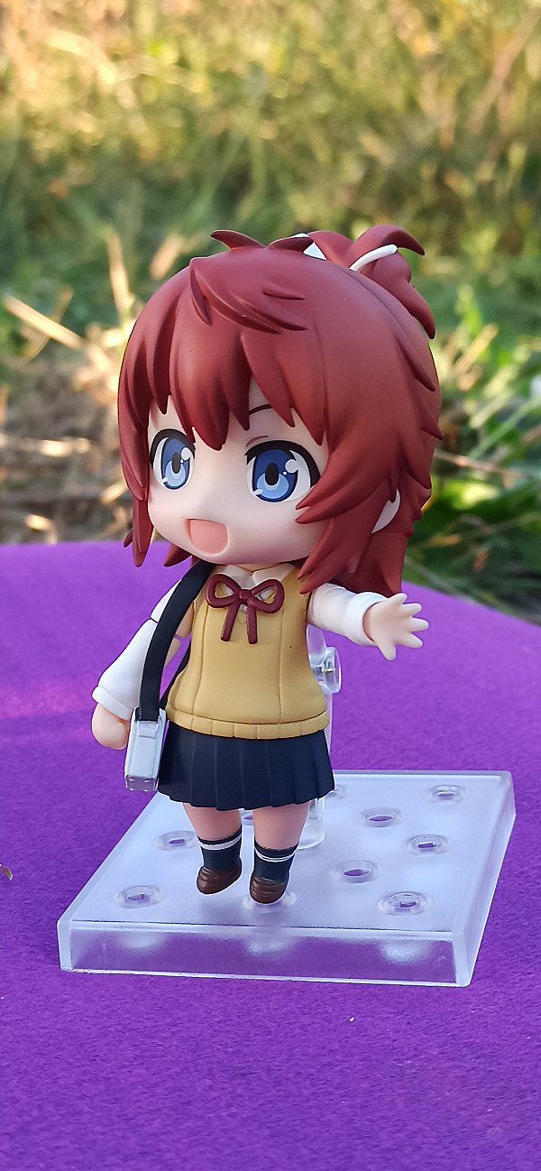 Фигурка Nendoroid крупным планом на прозрачной подставке
